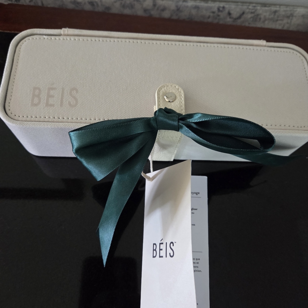 BÉIS Cream Travel Case with Teal Ribbon